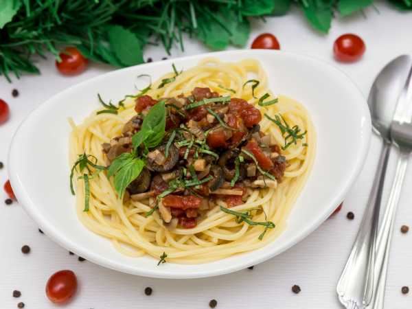 Спагетти с грибами в духовке