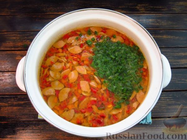 Суп с сосисками, вермишелью и овощами