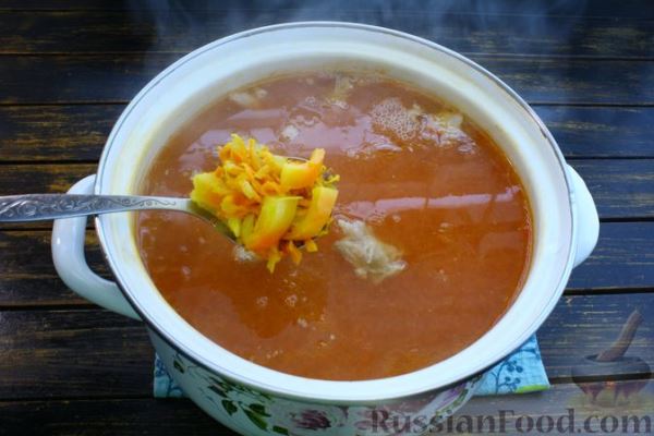 Суп со свиными рёбрышками, вермишелью и овощами