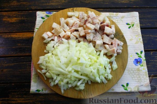 Творожно-картофельные галушки со шкварками и луком