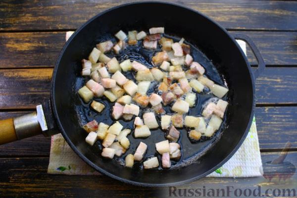 Творожно-картофельные галушки со шкварками и луком